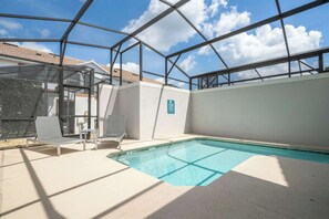 Indoor pool, a heated pool - Storey Lake Home, Mickey & Minions Beds, Sleeps 12 (Kissimmee)