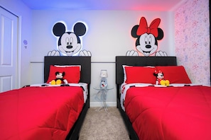 4 bedrooms, desk, iron/ironing board, travel crib