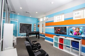 Game room - Modern Chic Home, Mickey and Toy Story Rooms (Kissimmee)