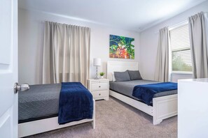 5 bedrooms, desk, iron/ironing board, travel crib - Beautiful 5 Bed Home in Solara with Private Pool (Kissimmee)