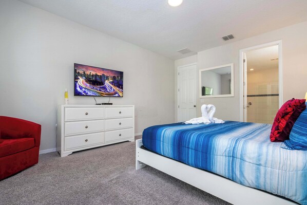 5 bedrooms, desk, iron/ironing board, travel cot