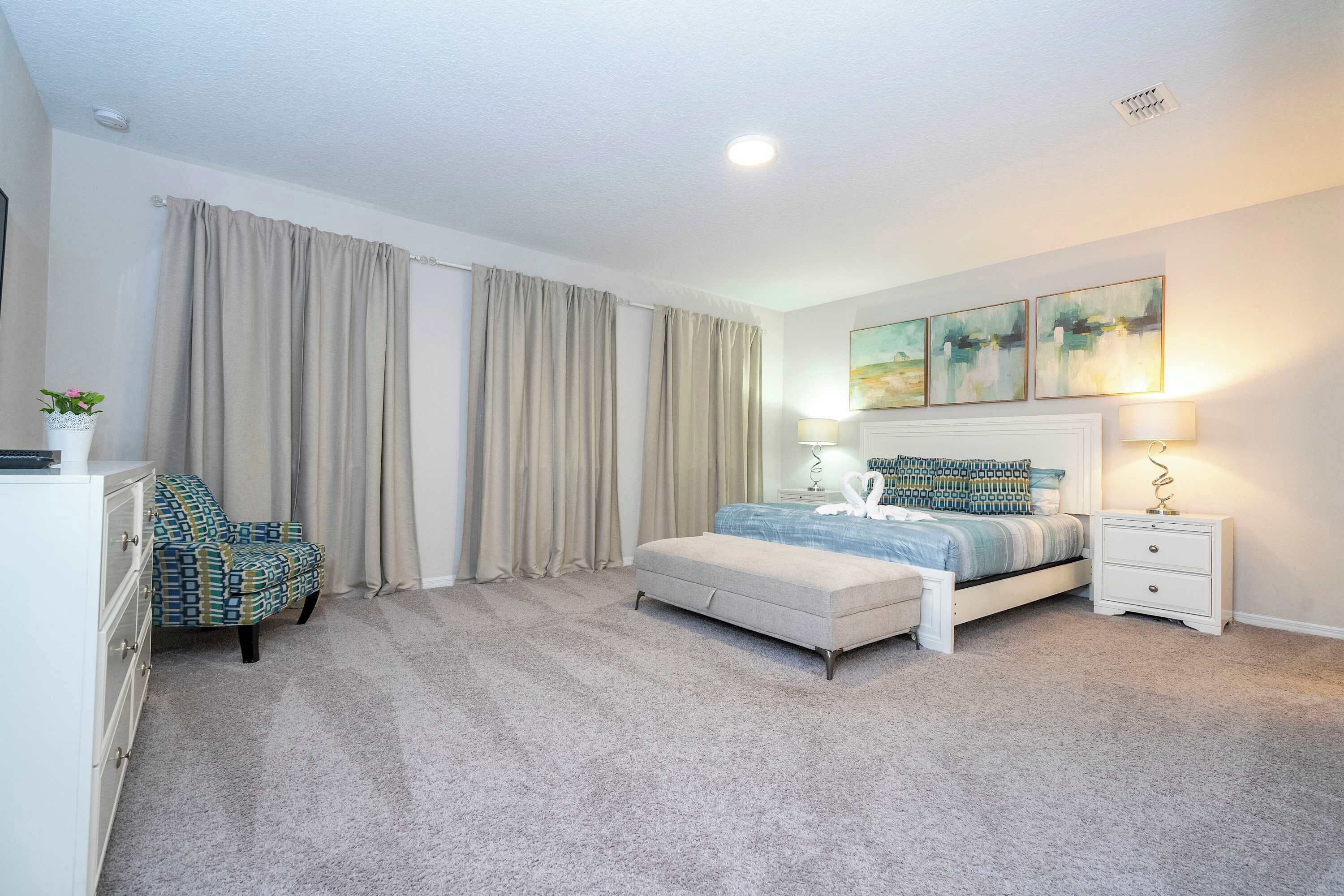 5 bedrooms, desk, iron/ironing board, travel crib