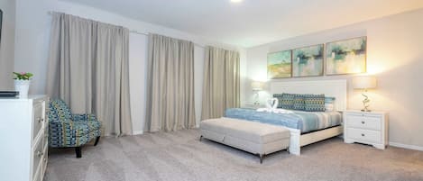 5 bedrooms, desk, iron/ironing board, travel crib