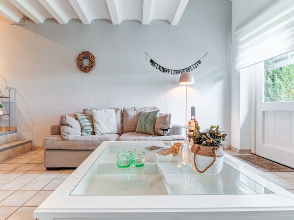 Deluxe Cottage, 2 Bedrooms | Living room