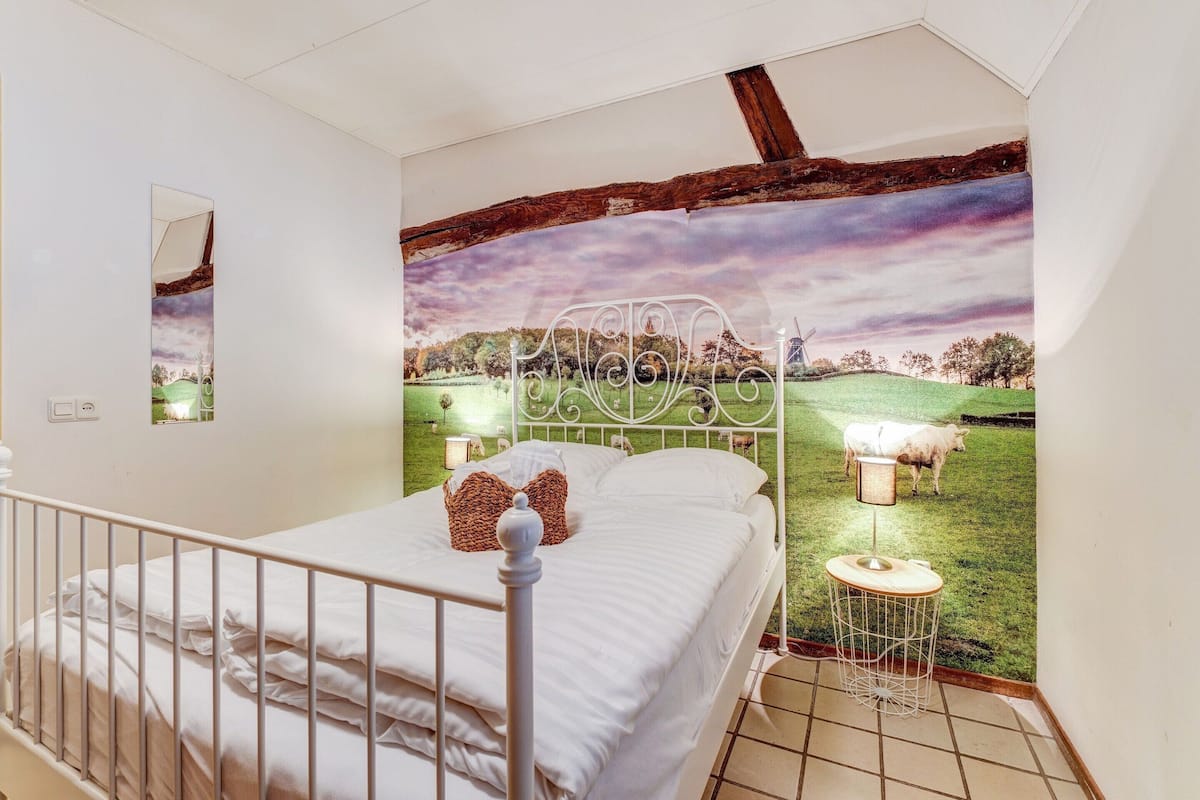 12 bedrooms, individually furnished, bed sheets