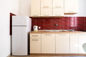 Comfort-lejlighed - 2 soveværelser | Privat køkken | Køleskab, ovn, kogeplade, elkedel