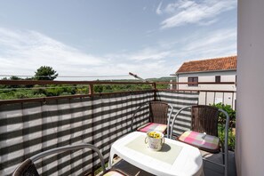 Apartamento clássico, 4 quartos | Sacada