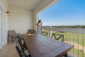 Outdoor dining - Disney Escape · Golf Views, Resort Pools & Lion King Room (Kissimmee)