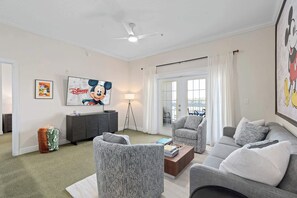 TV, offices - Disney Escape · Golf Views, Resort Pools & Lion King Room (Kissimmee)