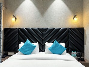 Standard Double Room | Rollaway beds, free WiFi, bed sheets - Wanna stay haridwar  (Haridwar)