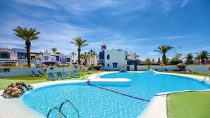 Pool - Holiday Home in Roquetas de Mar by the sea (Roquetas de Mar)