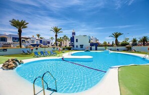 Pool - Holiday Home in Roquetas de Mar by the sea (Roquetas de Mar)