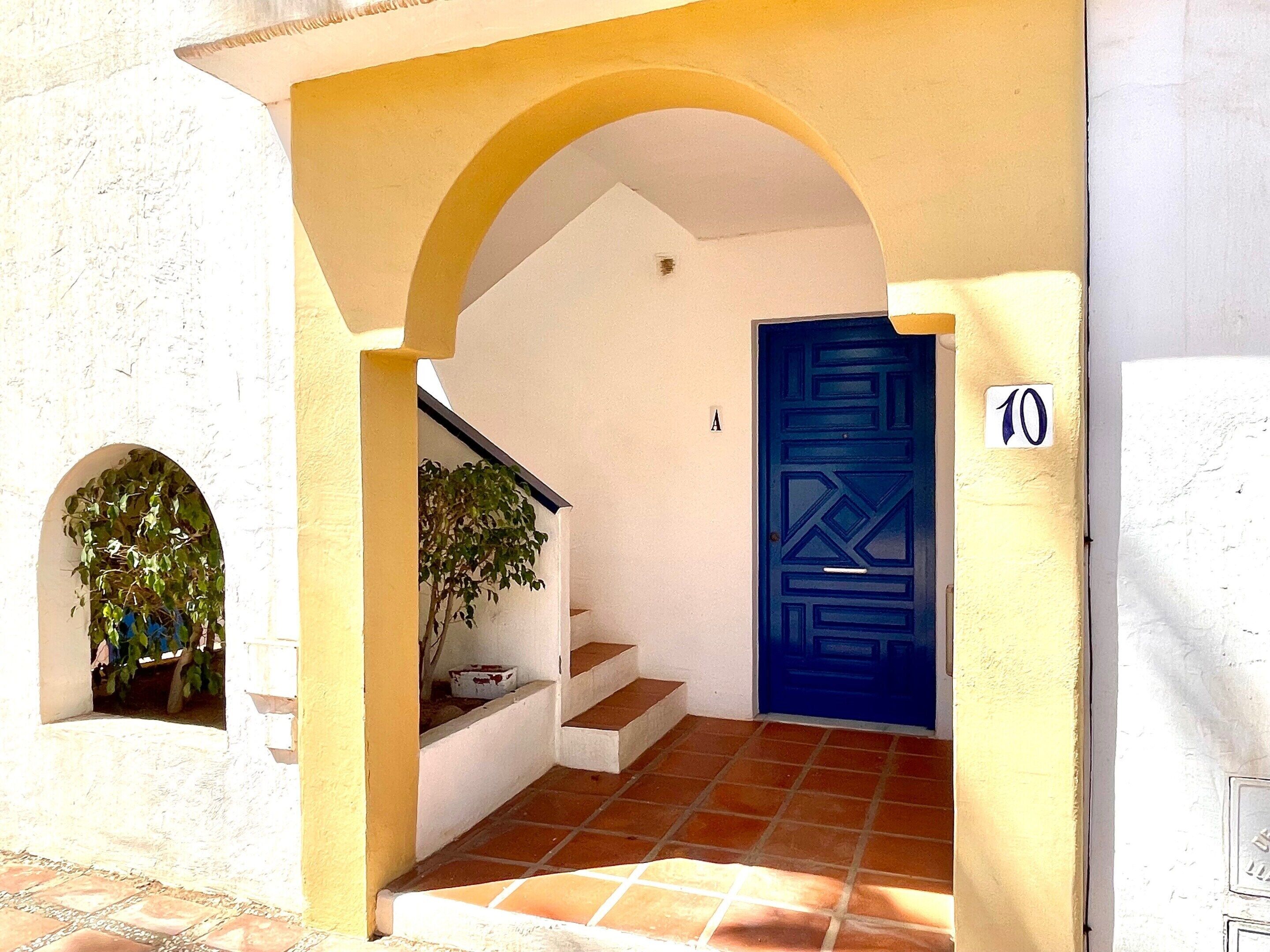 Classic Apartment, 2 Bedrooms | Reception