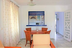 Dining - Holiday Home in Roquetas de Mar by the sea (Roquetas de Mar)