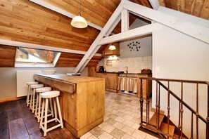 Classic House, 6 Bedrooms | Private kitchen | Fridge, microwave, dishwasher, coffee/tea maker - Cozy Holiday Home in Ennal - Grand-halleux (Vielsalm)