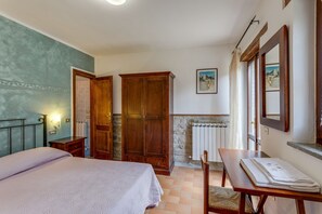 Classic House, 3 Bedrooms | 16 bedrooms, individually furnished, bed sheets