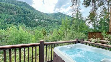 Tina de hidromasaje al aire libre