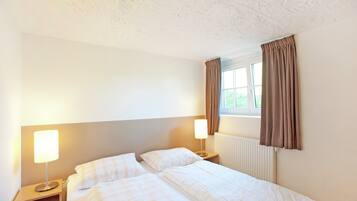 Comfort Chalet, 5 Bedrooms | 7 bedrooms, individually furnished, bed sheets