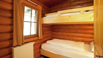 7 bedrooms, individually furnished, bed sheets