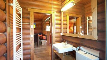 Classic Chalet, 2 Bedrooms | Bathroom | Shower