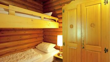 7 bedrooms, individually furnished, bed sheets