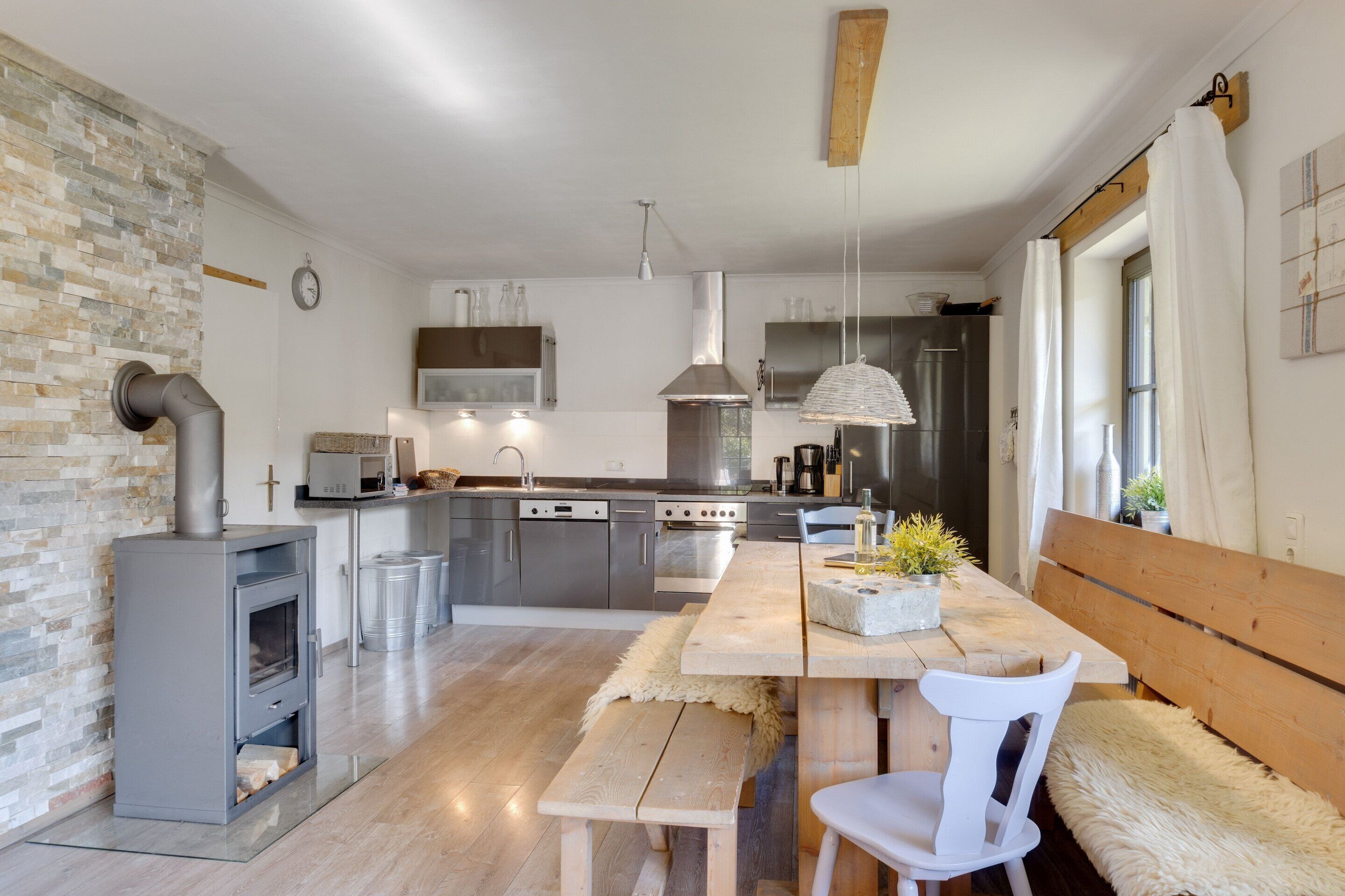 Deluxe Chalet, 2 Bedrooms | Dining