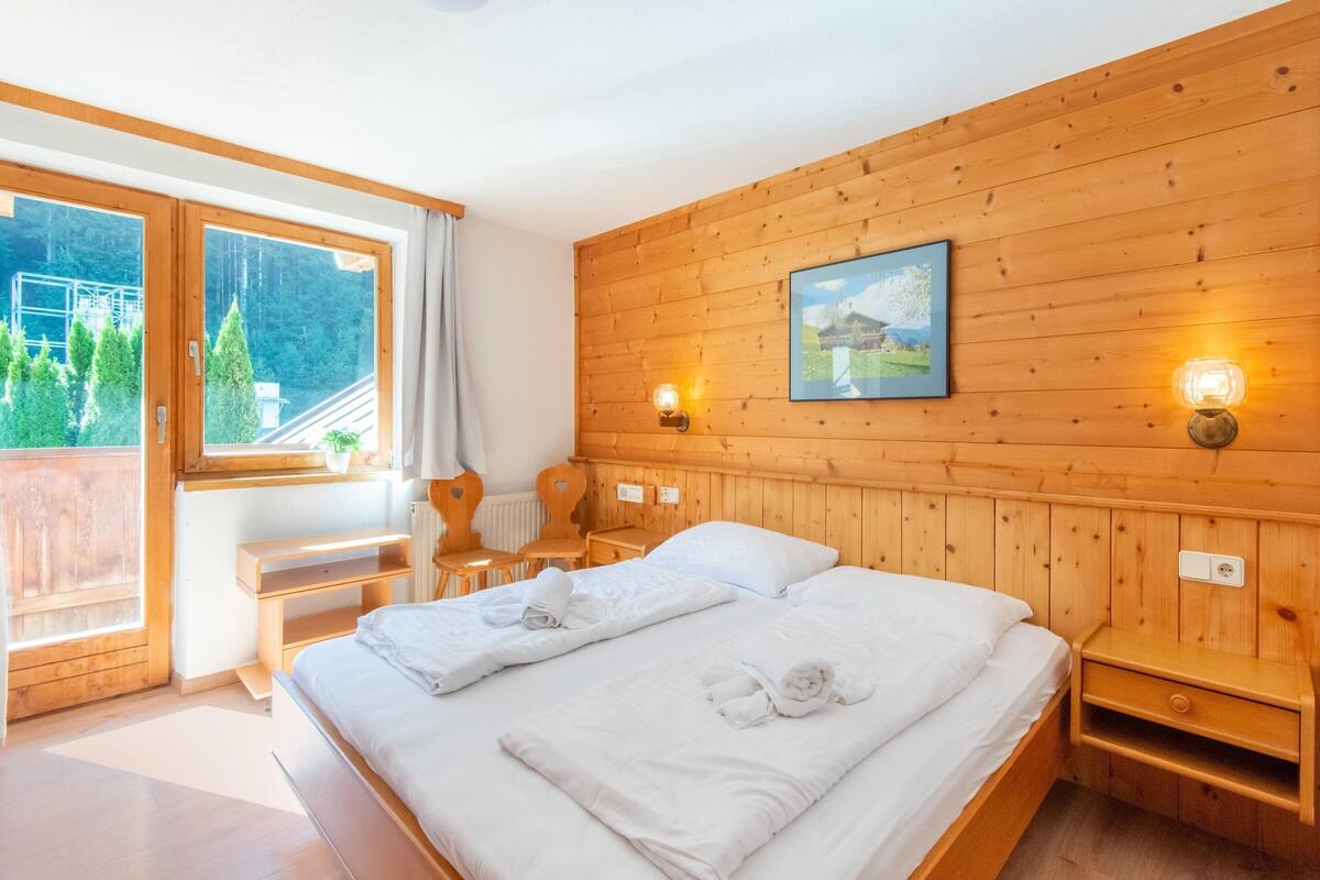 Apartamento luxo, vários quartos | 24 quartos, ferros/tábuas de passar roupa, roupa de cama