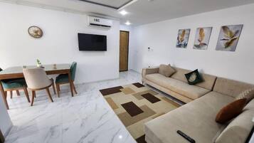 Căn hộ, 2 phòng ngủ, hút thuốc, ban công | Phòng khách