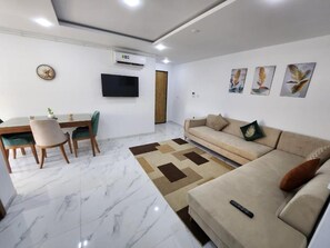 Apartment, 2 Bedrooms, Smoking, Balcony | Living room