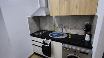 Apartment, 2 Bedrooms, Smoking, Balcony | Laundry