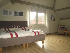 6 bedrooms, individually furnished - Classy Holiday Home in Zuidzande With Sauna (Zuidzande)