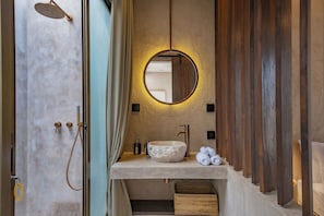 Junior Villa, Pool View | Bathroom | Shower, rainfall showerhead, free toiletries, hair dryer