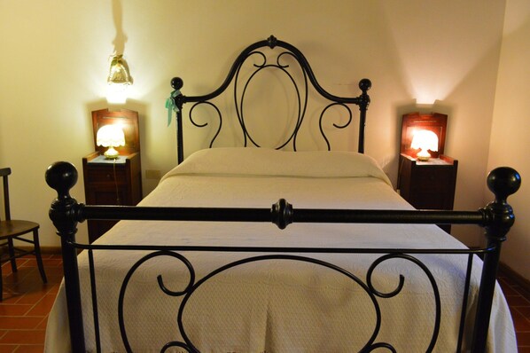 Room - Restful Farmhouse Near Forest in Vinci With Pool (Vinci)