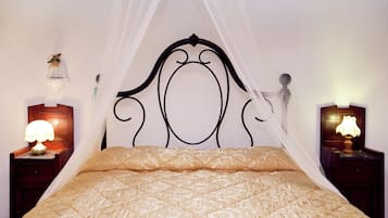 7 bedrooms, individually furnished, bed sheets