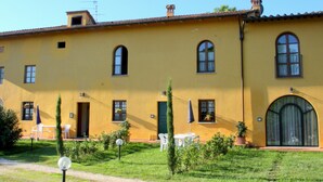 Exterior - Restful Farmhouse Near Forest in Vinci With Pool (Vinci)