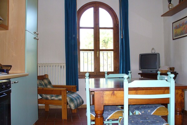 Classic House, 1 Bedroom | Private kitchen | Oven