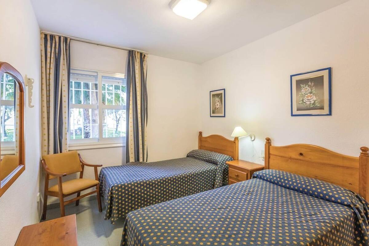 Deluxe Apartment, 2 Bedrooms | 5 bedrooms, individually furnished, bed sheets