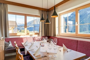 Căn hộ Deluxe, 4 phòng ngủ | Khu ăn uống