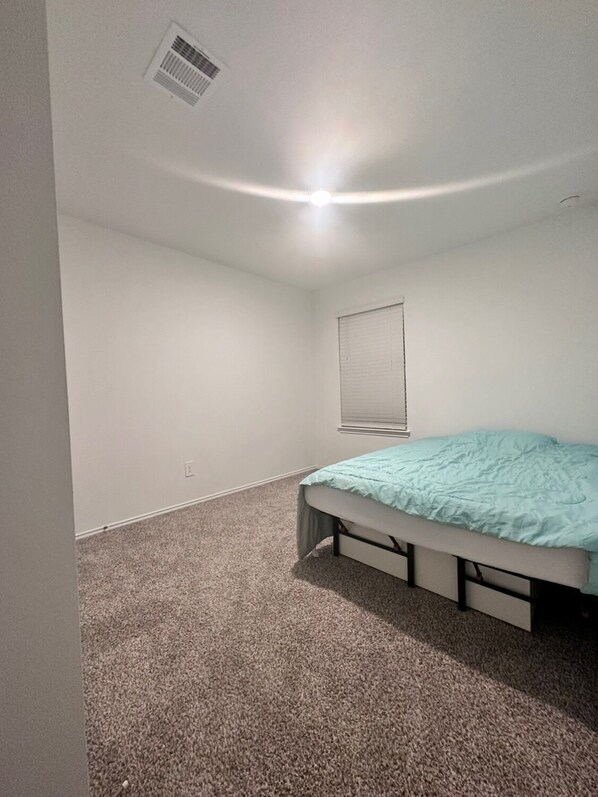 1 habitación, tabla de planchar con plancha y wifi 