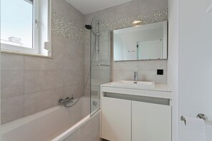 Apartment | Bathroom