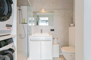 Apartment | Bathroom