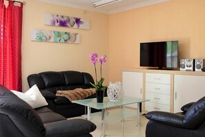 Comfort House, 3 Bedrooms | Living room | DVD player - Cottages at the Kummerower See in Verchen (Verchen)