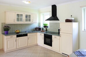Comfort House, 3 Bedrooms | Private kitchen | Fridge, microwave, oven, dishwasher