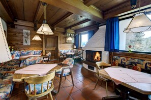 Deluxe Apartment, 2 Bedrooms | Dining - Almdorf Hochlienz, Apartment Alm 30 (Thurn)