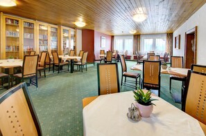 Classic Apartment, 3 Bedrooms | Dining - Almdorf Hochlienz, Apartment Alm 30 (Thurn)