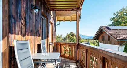 Ferienwohnung 'Untersbergblick' mit Bergblick, Balkon und Wi-Fi