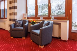 Interior - Studio Apartment 'Gästehaus Wolfgang Königsee -8-' with Mountain View, Terrace & Wi-Fi (Ruhpolding)