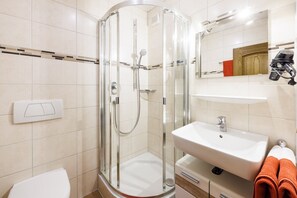 Dusche, Haartrockner, Handtücher