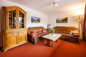 TV - Holiday Apartment 'Gästehaus Wolfgang Lödensee -5-' with Mountain View, Balcony & Wi-Fi (Ruhpolding)