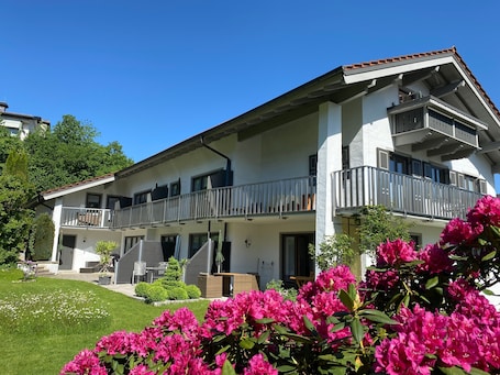 外観. Studio Apartment 'Gästehaus Wolfgang Mittersee -4-' with Mountain View, Balcony and Wi-Fi